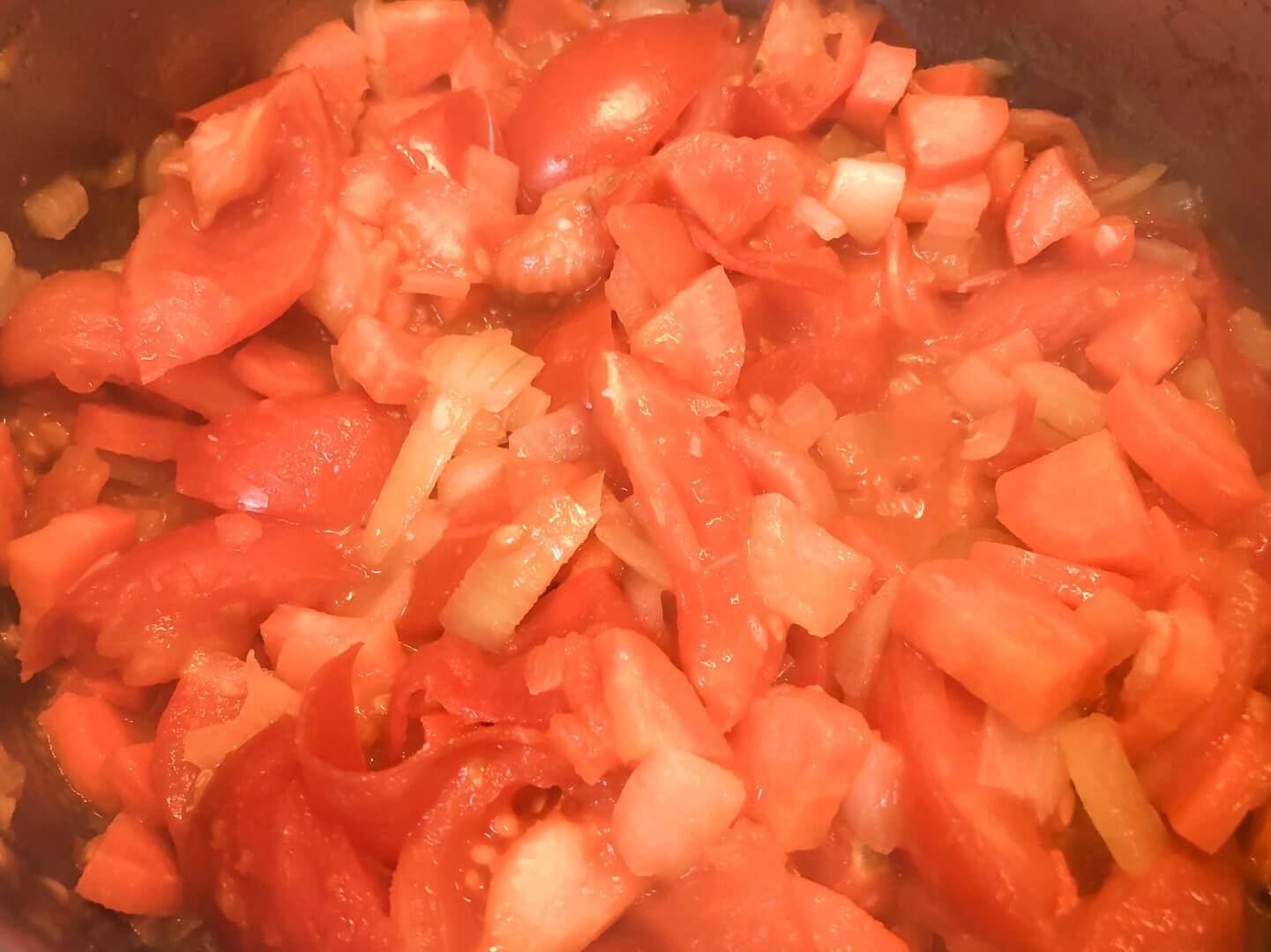 Makkelijk recept voor verse tomatensoep alles in de pan