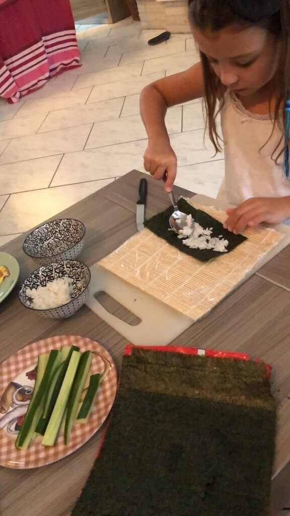 Weer zieken in huis sushi maken